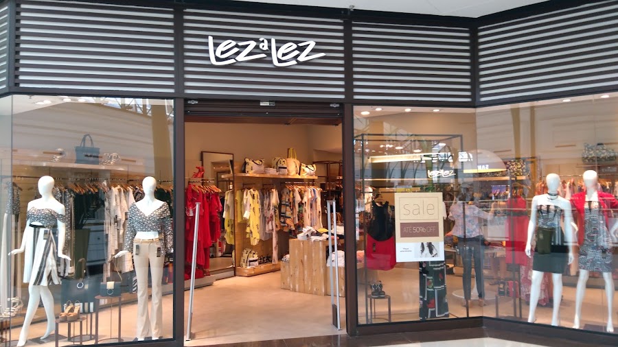 Fachada de Lez A Lez